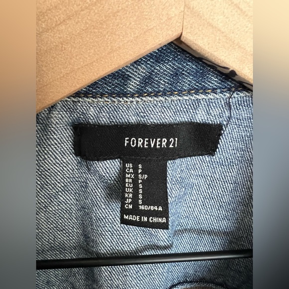 FOREVER 21 Denim jacket with embroidery on the back| Size: S| UNISEX| oversized. - Picture 5 of 15
